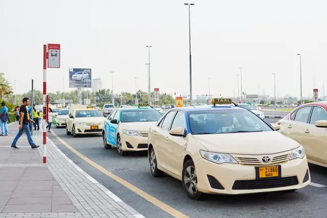 تاکسی دبی برای حمل صفحه های تبلیغاتی روی لیموزین ها اخبار تبلیغات چاپ و تبلیغات آنلاین